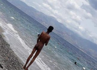 La città stolta s’indigna per i ragazzi ‘negri’ e nudi. Non per la ‘ndrangheta.